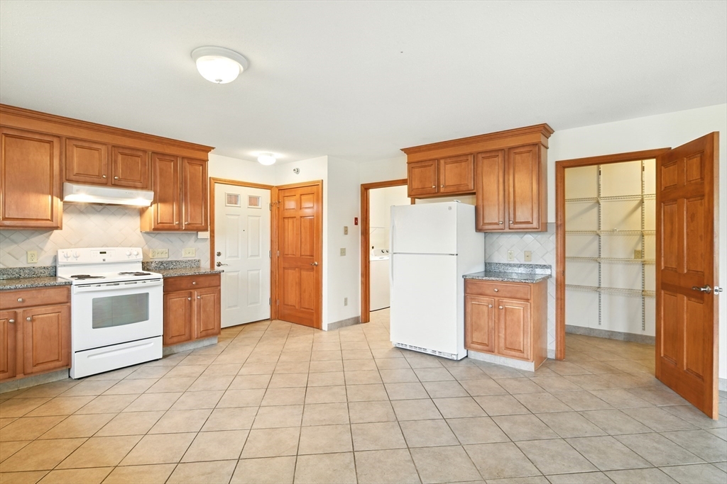 Springfield, Massachusetts 01118, United States, 3 Bedrooms Bedrooms, ,2 BathroomsBathrooms,Residential,Active,148819