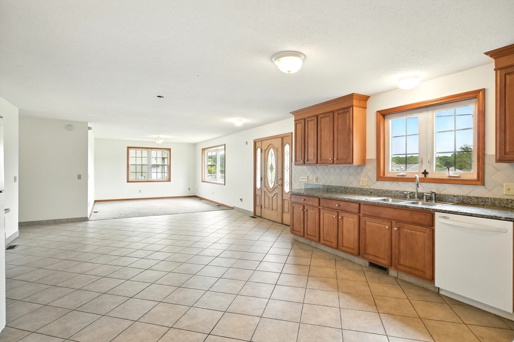 Springfield, Massachusetts 01118, United States, 3 Bedrooms Bedrooms, ,2 BathroomsBathrooms,Residential,Active,148819