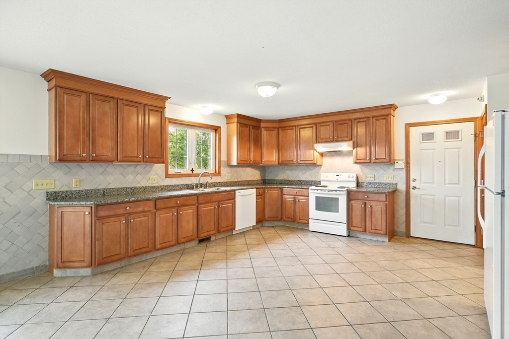 Springfield, Massachusetts 01118, United States, 3 Bedrooms Bedrooms, ,2 BathroomsBathrooms,Residential,Active,148819