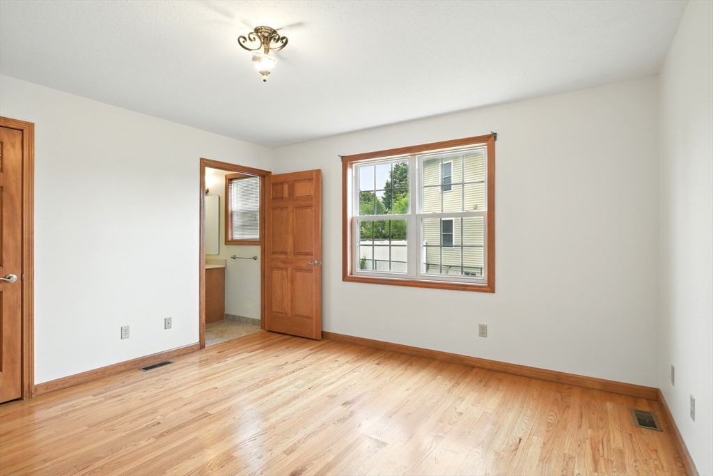 Springfield, Massachusetts 01118, United States, 3 Bedrooms Bedrooms, ,2 BathroomsBathrooms,Residential,Active,148819