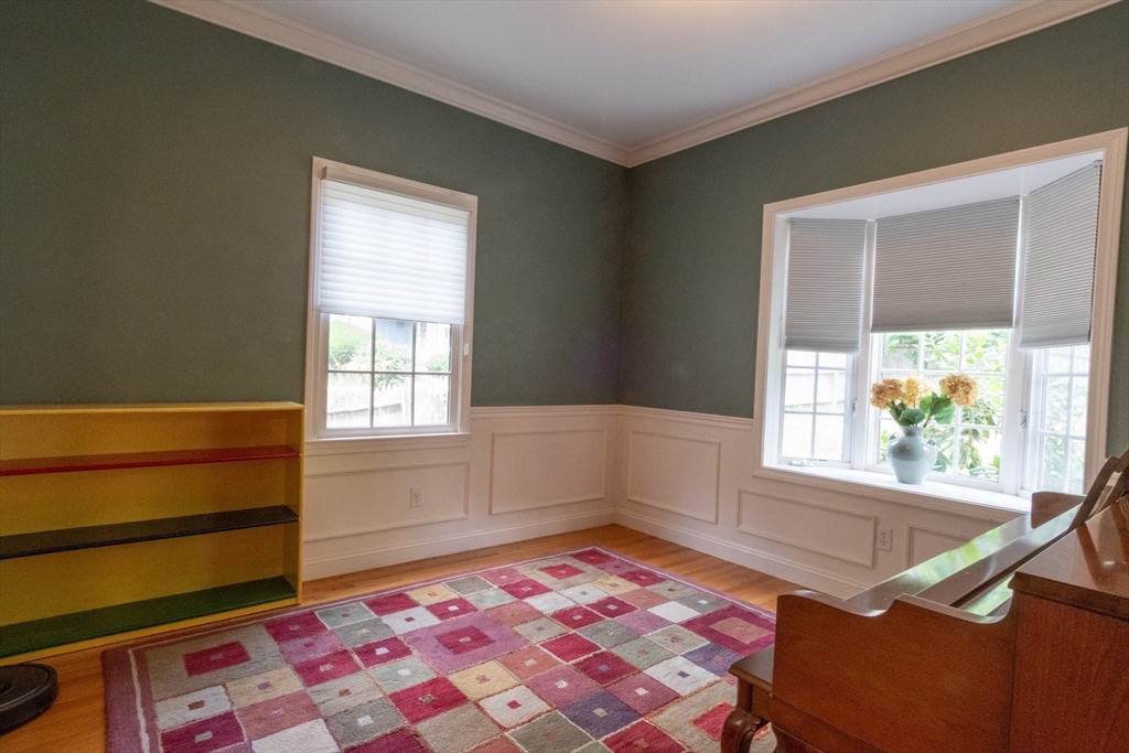 Needham, Massachusetts 02492, United States, 4 Bedrooms Bedrooms, ,4 BathroomsBathrooms,Residential,Contingent,113727