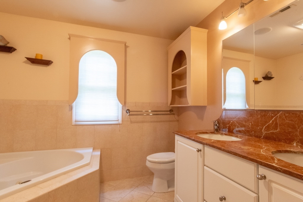 Needham, Massachusetts 02492, United States, 4 Bedrooms Bedrooms, ,4 BathroomsBathrooms,Residential,Contingent,113727