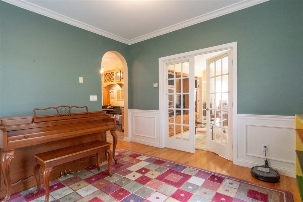 Needham, Massachusetts 02492, United States, 4 Bedrooms Bedrooms, ,4 BathroomsBathrooms,Residential,Contingent,113727