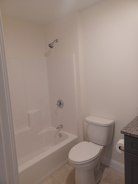 10 Franklin Ave 204