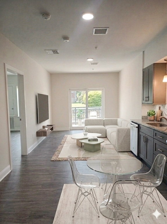 10 Franklin Ave 204