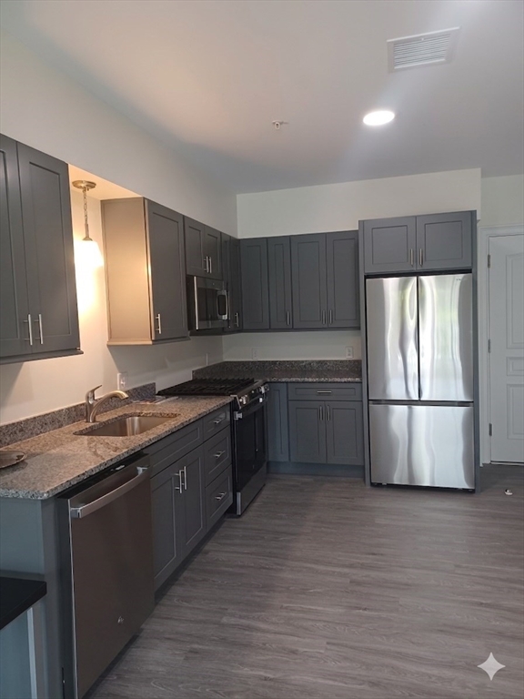 10 Franklin Ave 204