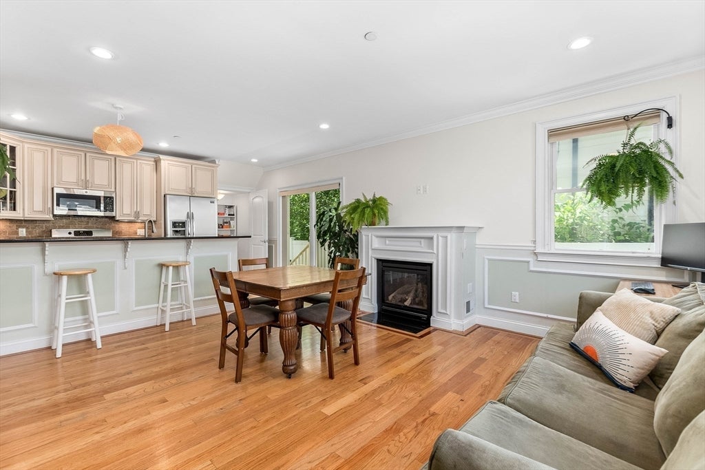 24 Custer St 1