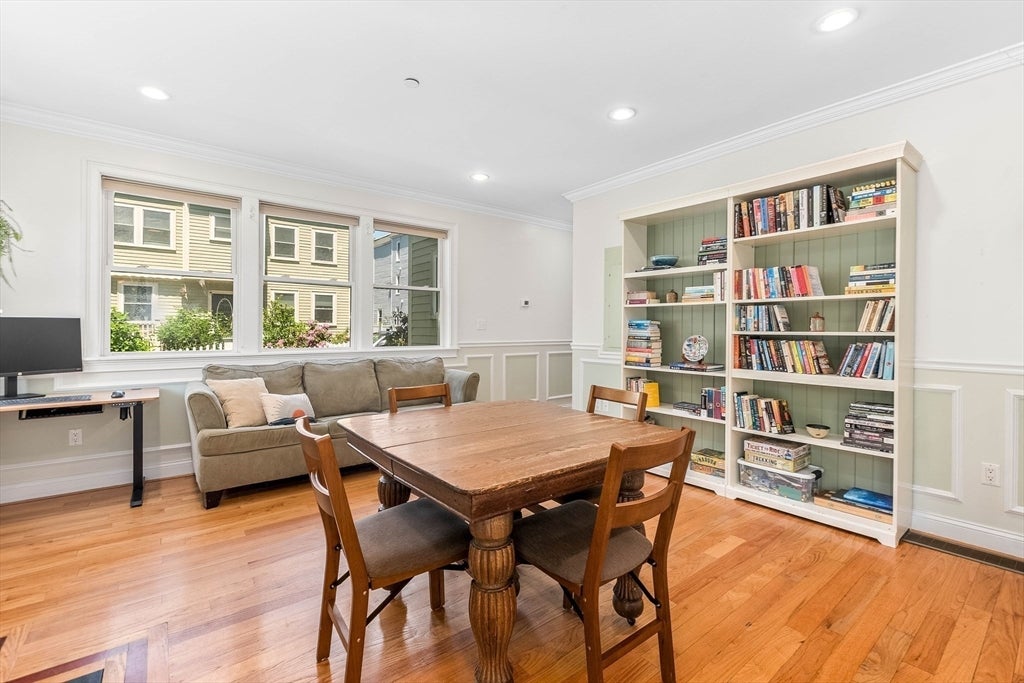 24 Custer St 1