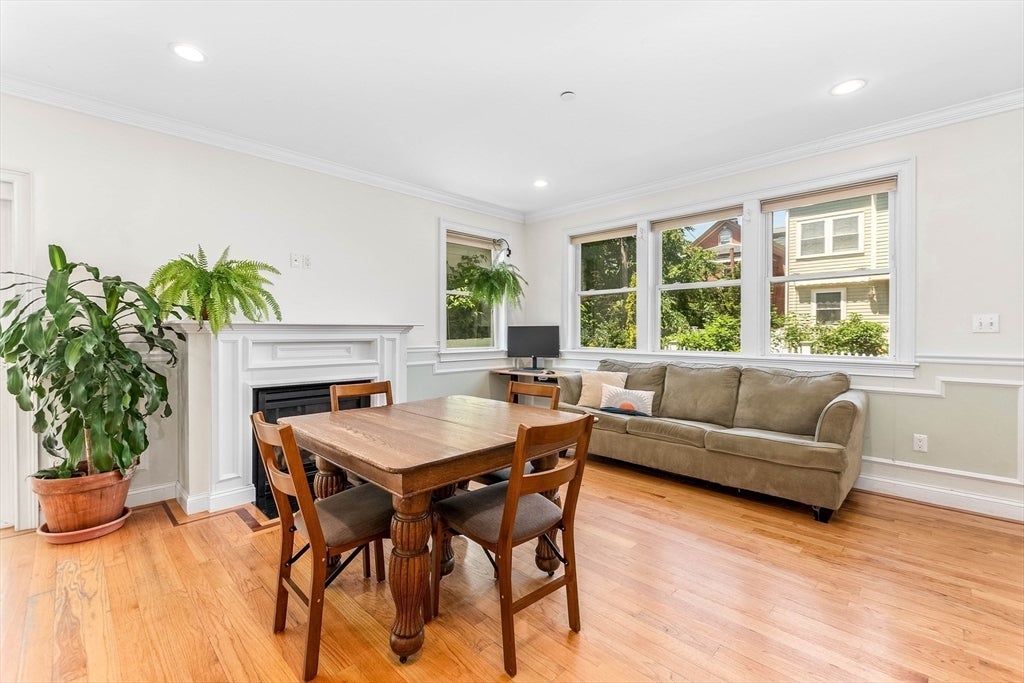 24 Custer St 1