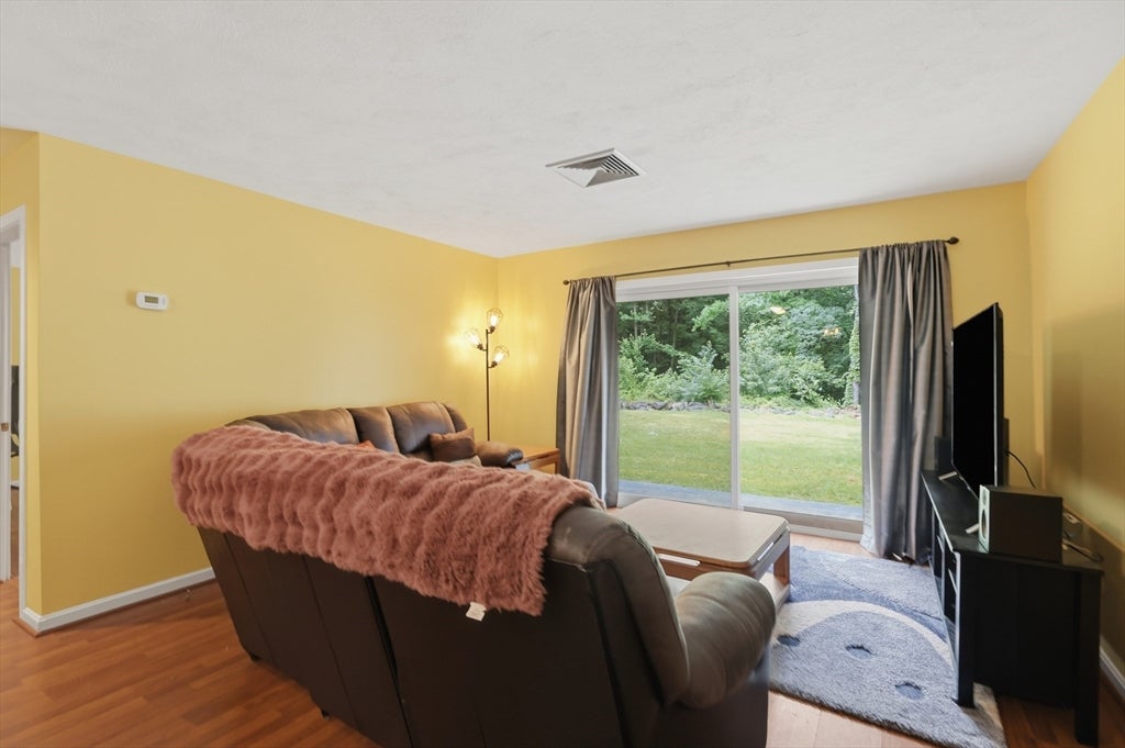 330 Sunderland Rd 7