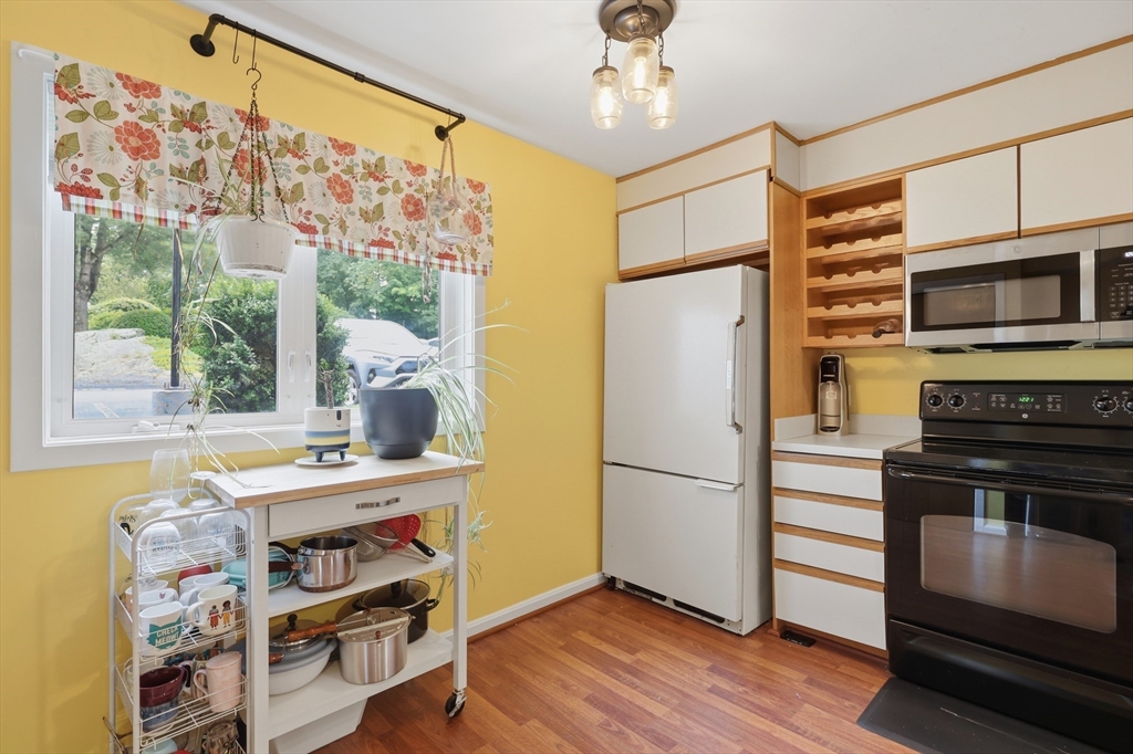 330 Sunderland Rd 7