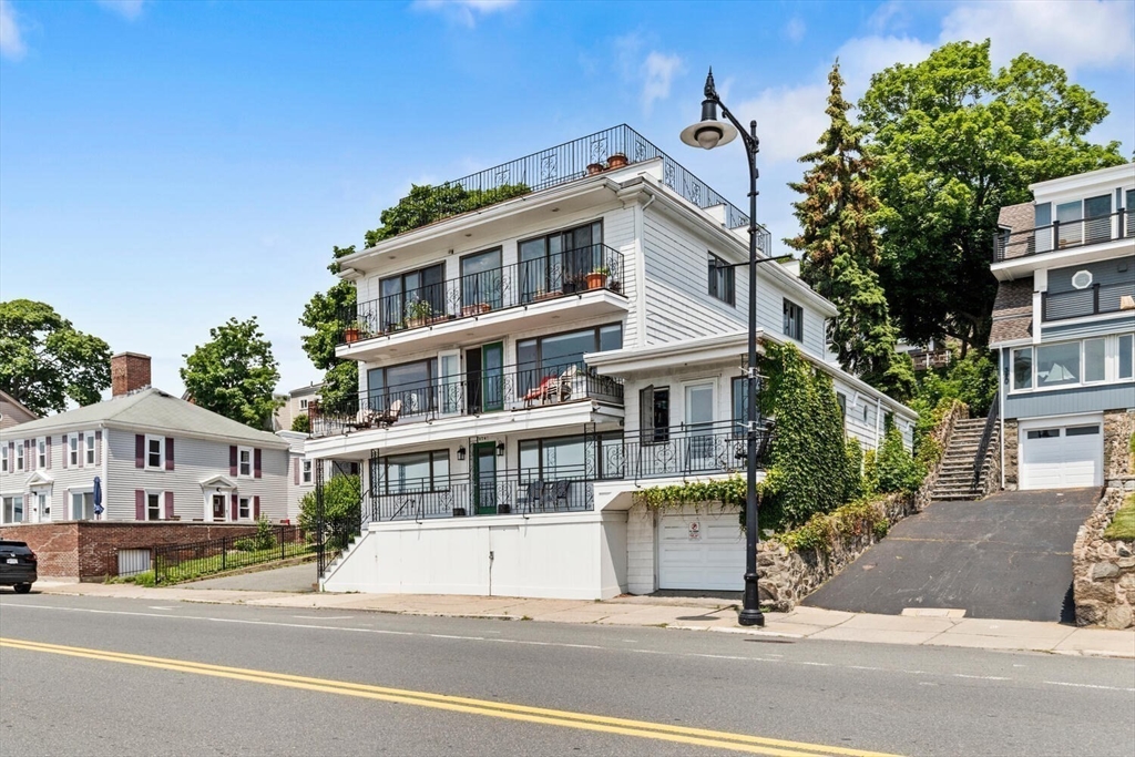 374 Humphrey St 4