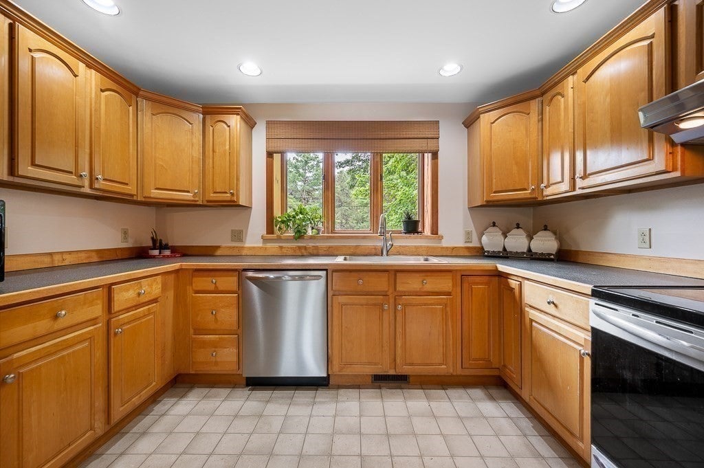 5 Abenaki St, Hubbardston, MA Photo #20
