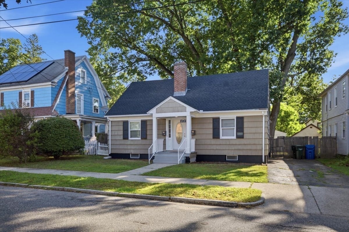 11-13 Palmyra St