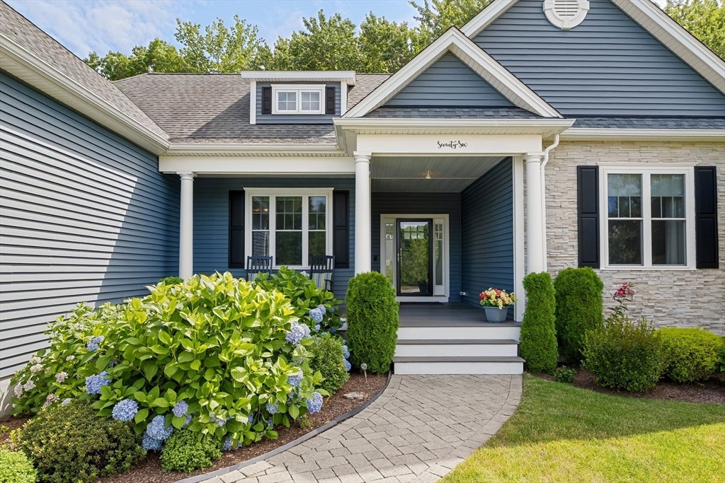 76 Avalon Dr