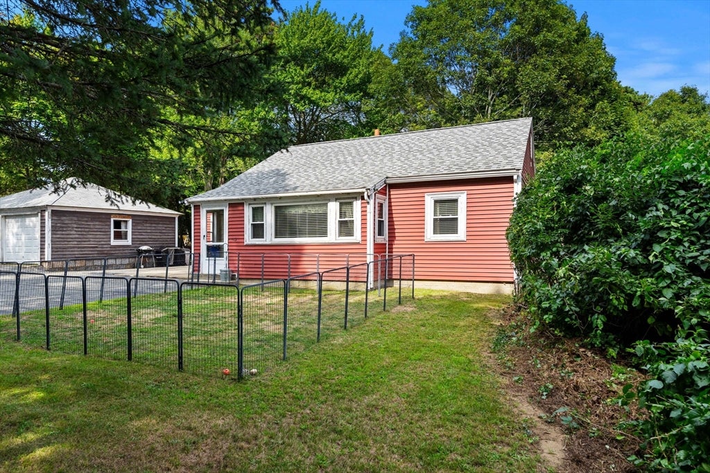 2 Hill Top Ln