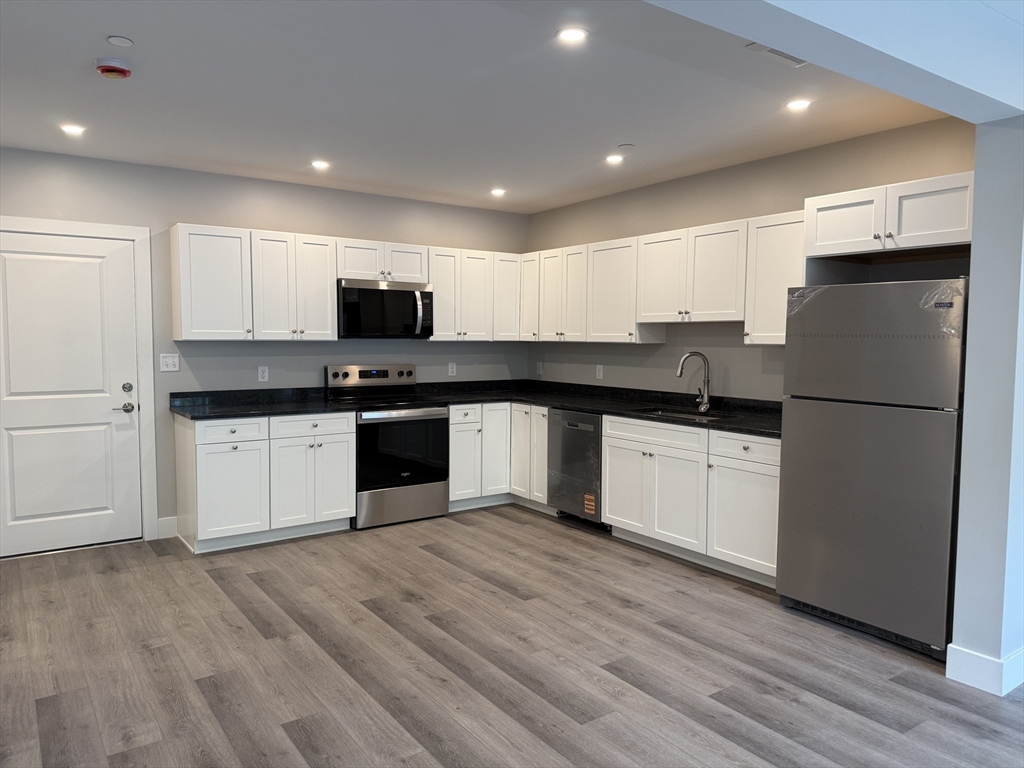 251 Sladen Street 103