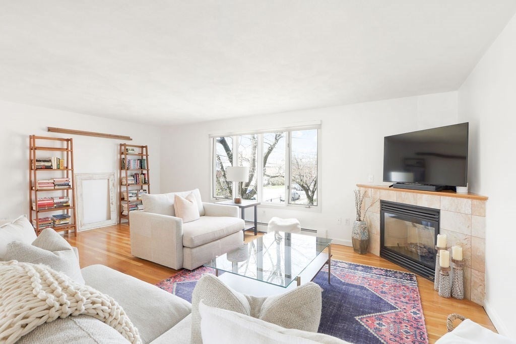 Click for 174 Adams ST #1, Newton, MA slideshow