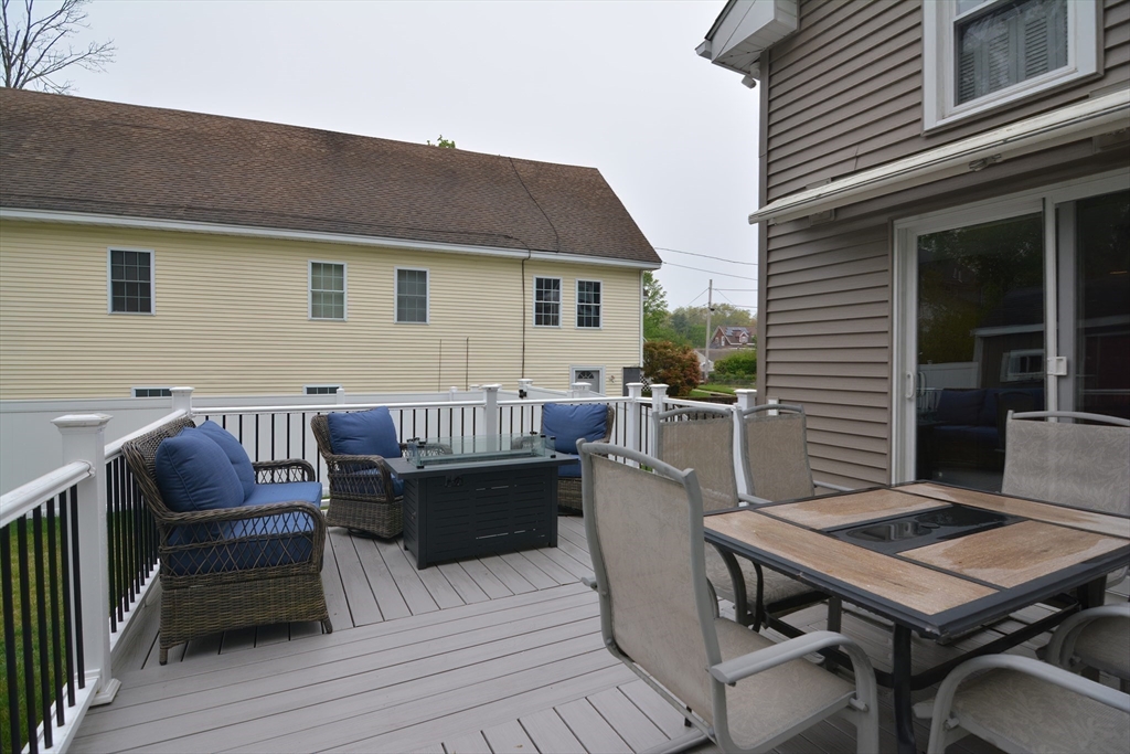 Attleboro, Massachusetts 02703, United States, 3 Bedrooms Bedrooms, ,2 BathroomsBathrooms,Residential,Contingent,125057