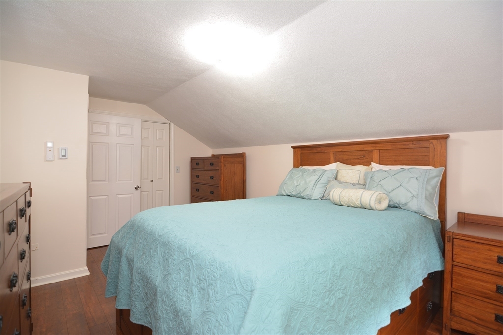 Attleboro, Massachusetts 02703, United States, 3 Bedrooms Bedrooms, ,2 BathroomsBathrooms,Residential,Contingent,125057