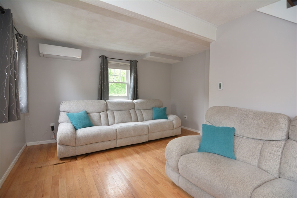 Attleboro, Massachusetts 02703, United States, 3 Bedrooms Bedrooms, ,2 BathroomsBathrooms,Residential,Contingent,125057