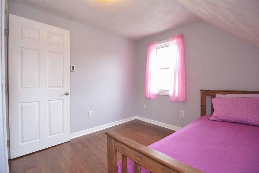 Attleboro, Massachusetts 02703, United States, 3 Bedrooms Bedrooms, ,2 BathroomsBathrooms,Residential,Contingent,125057