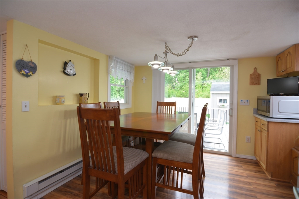 Attleboro, Massachusetts 02703, United States, 3 Bedrooms Bedrooms, ,2 BathroomsBathrooms,Residential,Contingent,125057