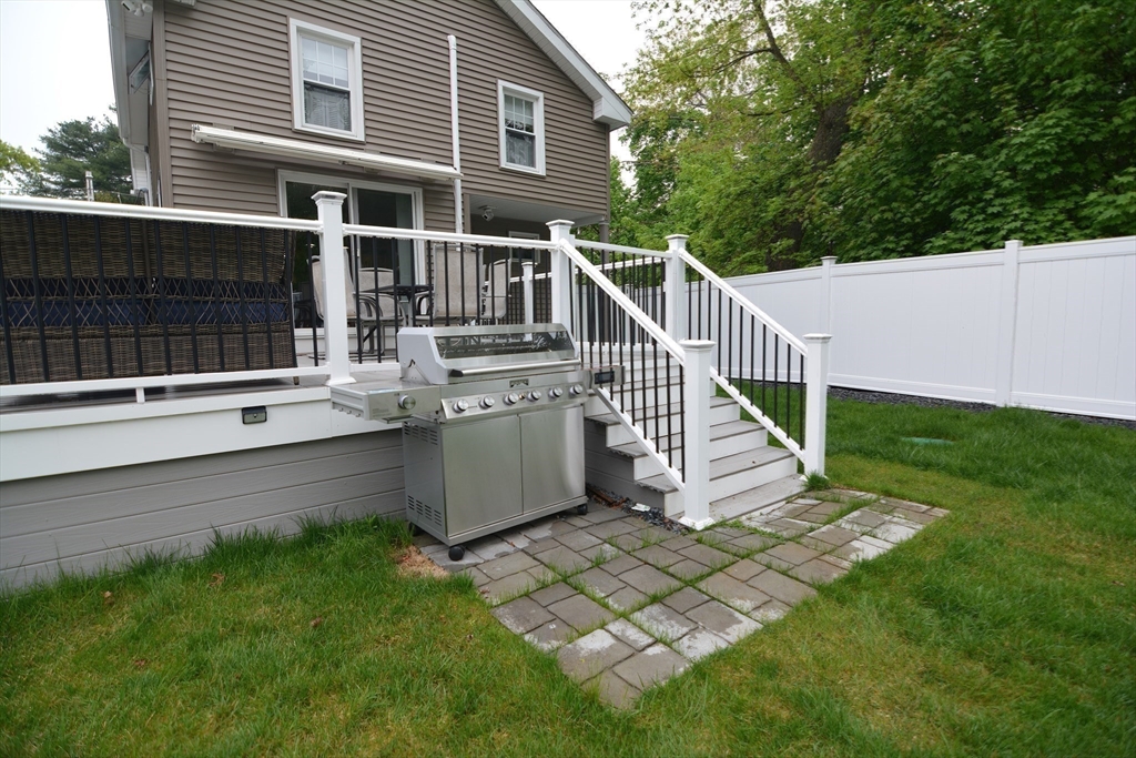 Attleboro, Massachusetts 02703, United States, 3 Bedrooms Bedrooms, ,2 BathroomsBathrooms,Residential,Contingent,125057