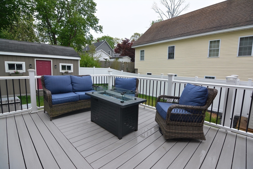 Attleboro, Massachusetts 02703, United States, 3 Bedrooms Bedrooms, ,2 BathroomsBathrooms,Residential,Contingent,125057