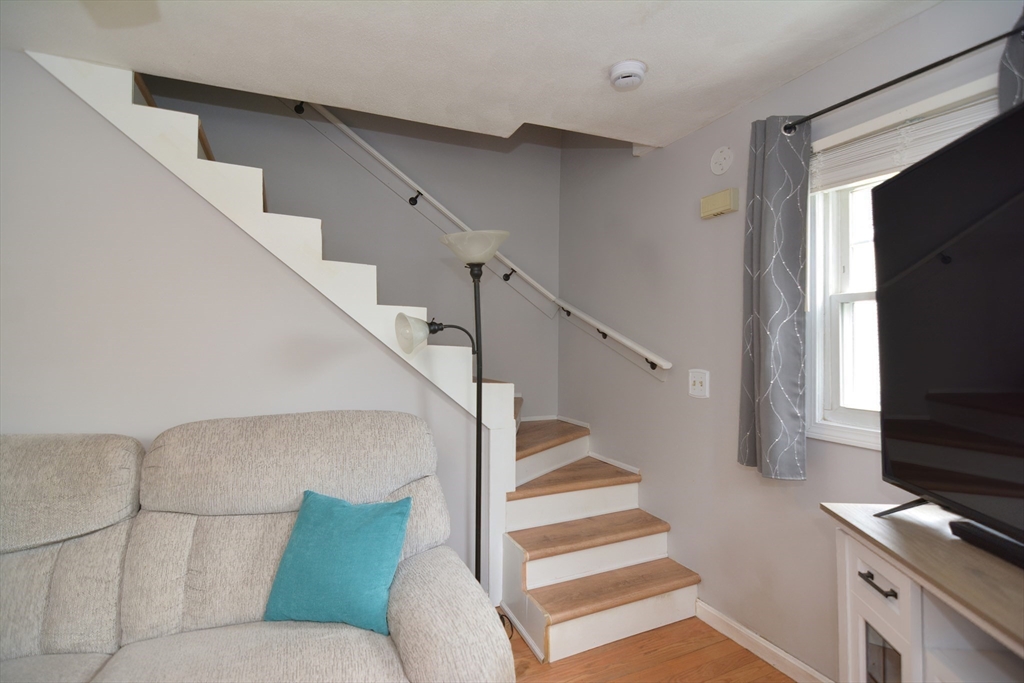 Attleboro, Massachusetts 02703, United States, 3 Bedrooms Bedrooms, ,2 BathroomsBathrooms,Residential,Contingent,125057