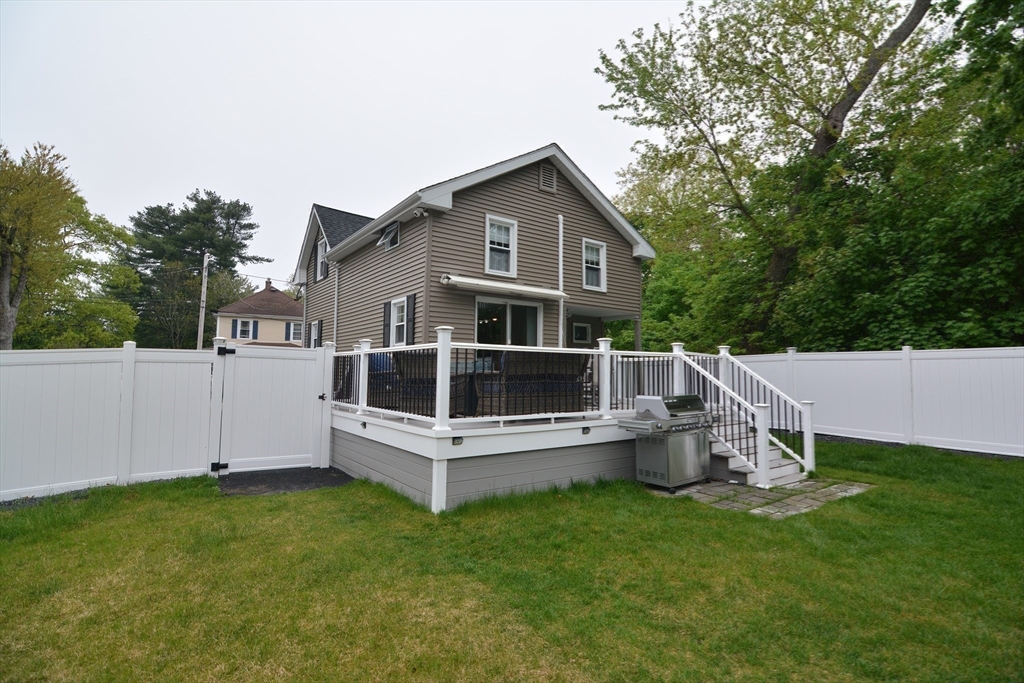 Attleboro, Massachusetts 02703, United States, 3 Bedrooms Bedrooms, ,2 BathroomsBathrooms,Residential,Contingent,125057