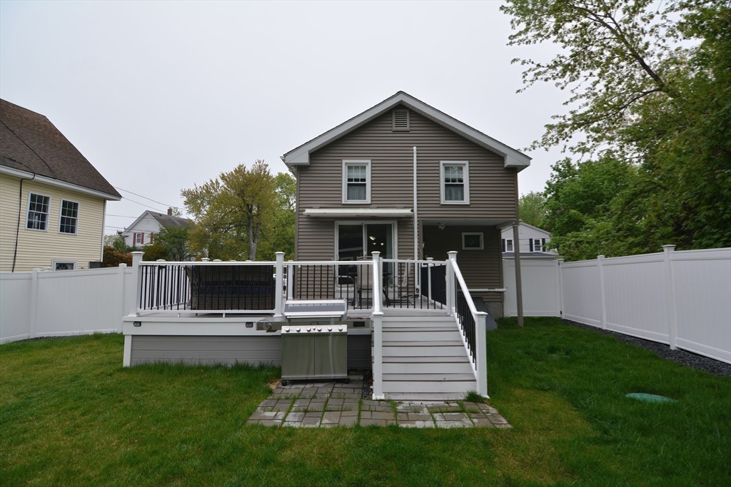 Attleboro, Massachusetts 02703, United States, 3 Bedrooms Bedrooms, ,2 BathroomsBathrooms,Residential,Contingent,125057