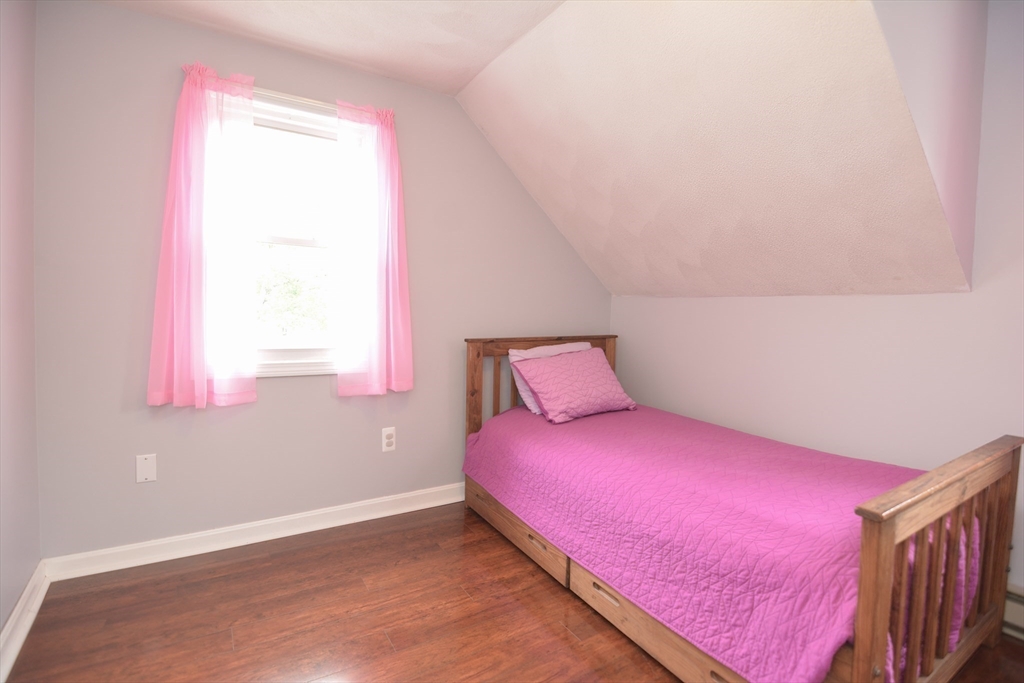 Attleboro, Massachusetts 02703, United States, 3 Bedrooms Bedrooms, ,2 BathroomsBathrooms,Residential,Contingent,125057