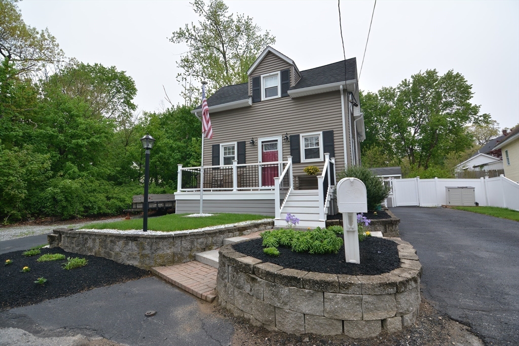 Attleboro, Massachusetts 02703, United States, 3 Bedrooms Bedrooms, ,2 BathroomsBathrooms,Residential,Contingent,125057