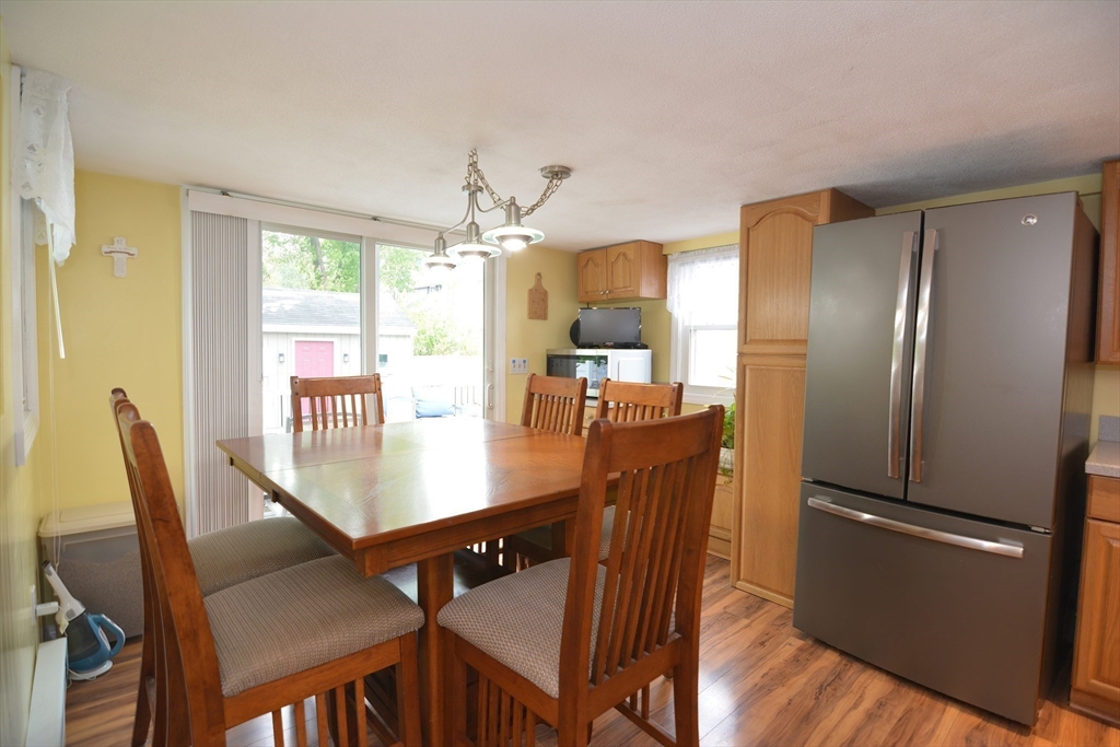 Attleboro, Massachusetts 02703, United States, 3 Bedrooms Bedrooms, ,2 BathroomsBathrooms,Residential,Contingent,125057