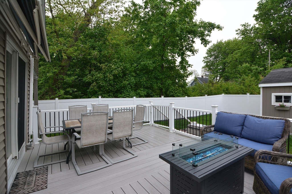 Attleboro, Massachusetts 02703, United States, 3 Bedrooms Bedrooms, ,2 BathroomsBathrooms,Residential,Contingent,125057