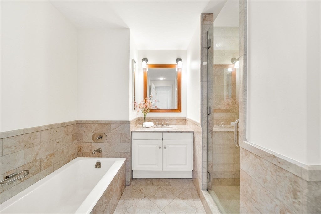 1 Avery St #24D, Boston, MA Photo #12