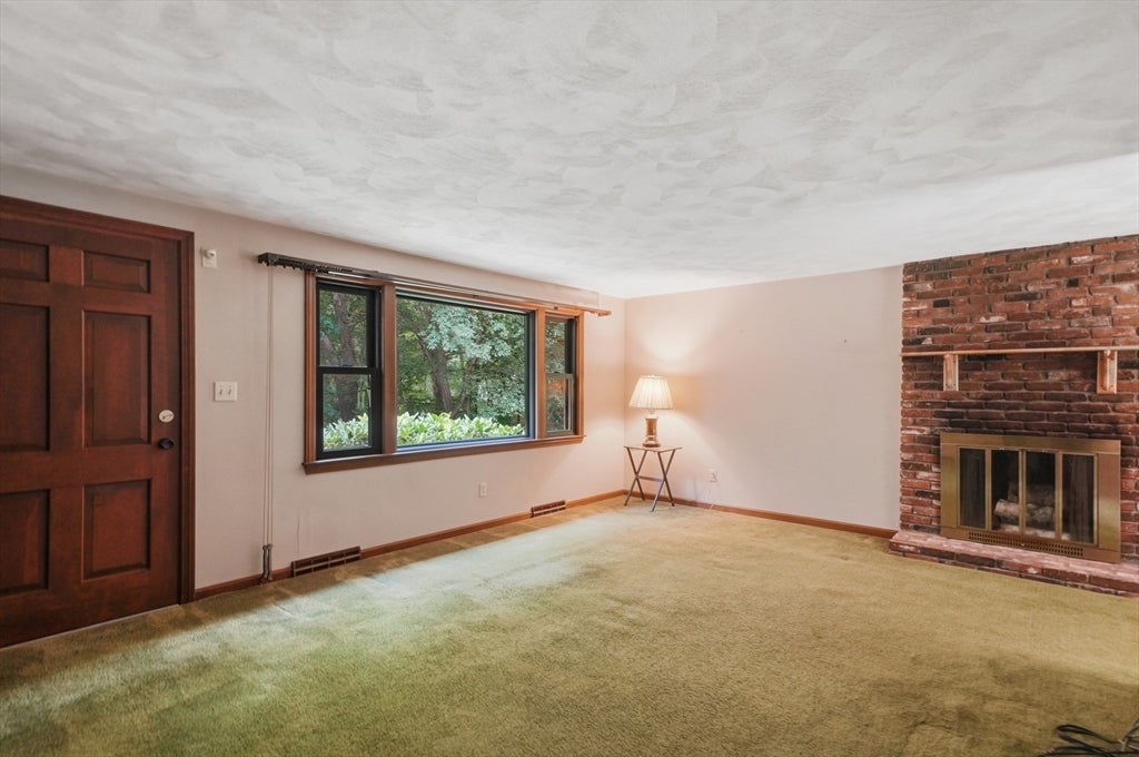 9 Conestoga Road, Chelmsford, MA, 9 Conestoga Road, Chelmsford, MA Photo #2