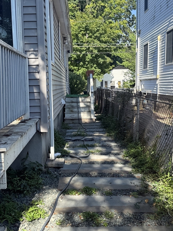 Waltham, Massachusetts 02451, United States, 4 Bedrooms Bedrooms, ,1 BathroomBathrooms,Residential,Active,176642