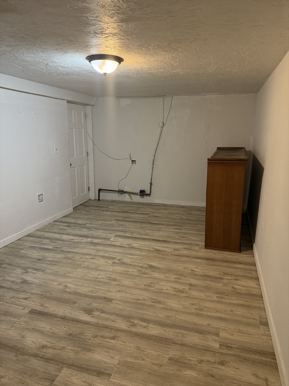 Waltham, Massachusetts 02451, United States, 4 Bedrooms Bedrooms, ,1 BathroomBathrooms,Residential,Active,176642