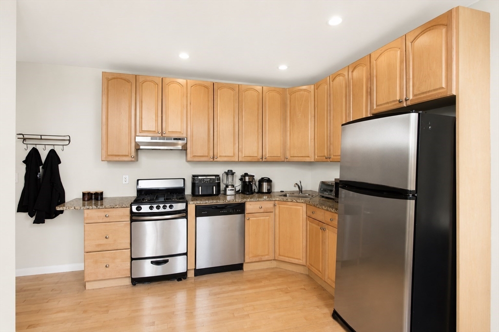 64 Queensberry St. 101