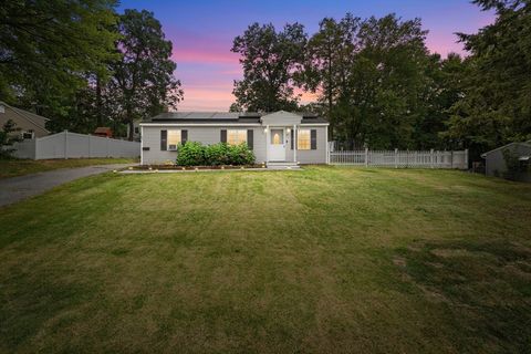 37 Inwood Rd Auburn MA 01501