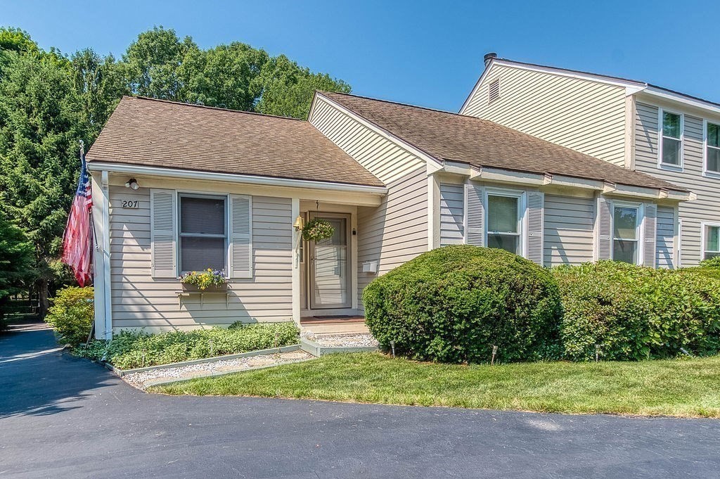 207 Mechanic St 207