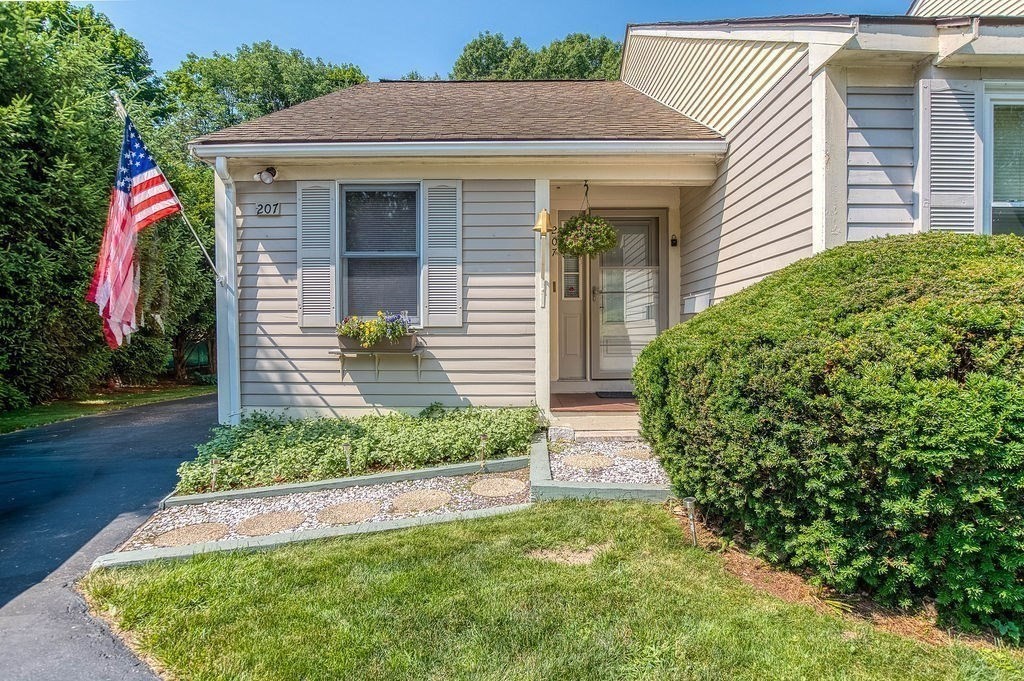 207 Mechanic St 207