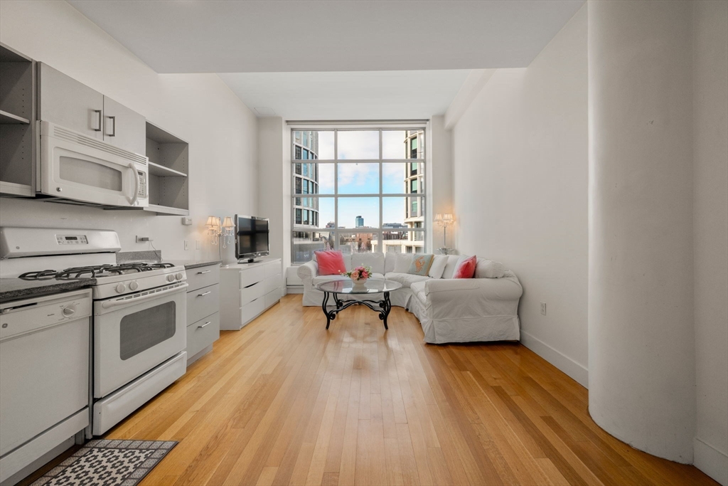 360 Newbury St 402