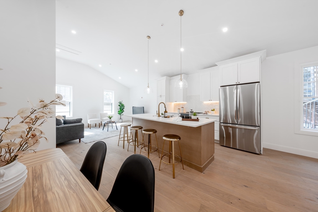 10 Rockland St. 4