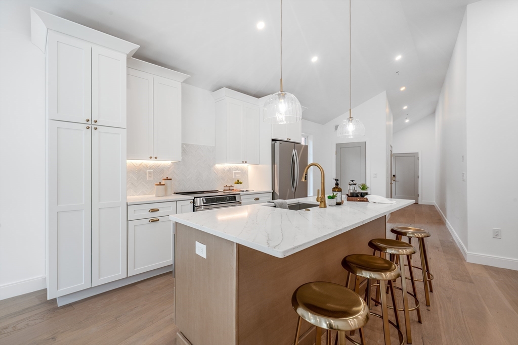10 Rockland St. 4