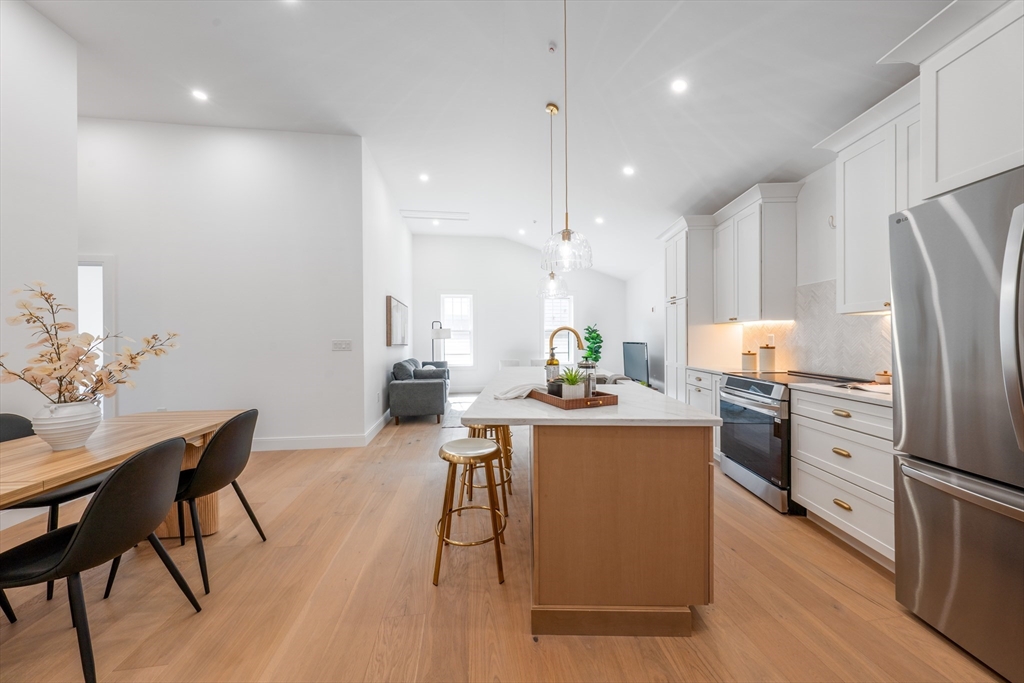 10 Rockland St. 4