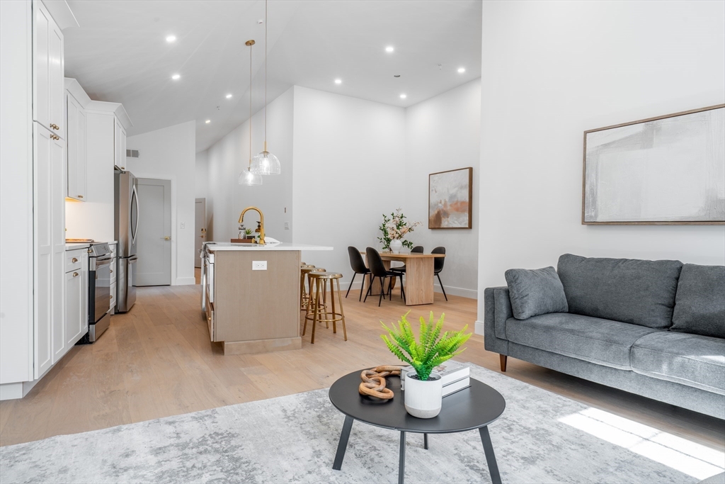 10 Rockland St. 4