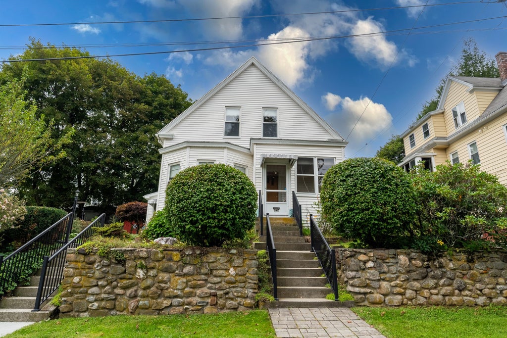 Photo of 1 Beckman St, Worcester, MA 01607 (MLS # 73576106)